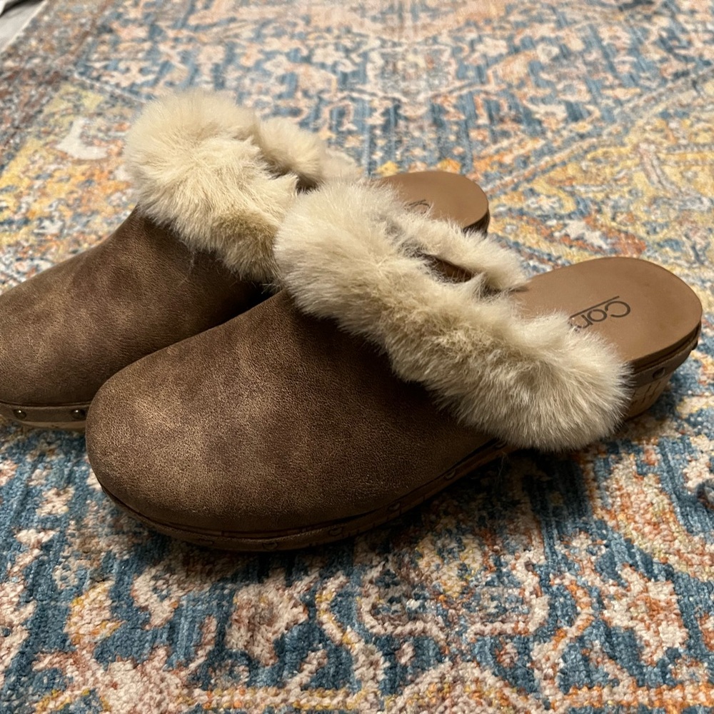 Cozy Brown Fur-Lined Women's Clogs - CORKY'S